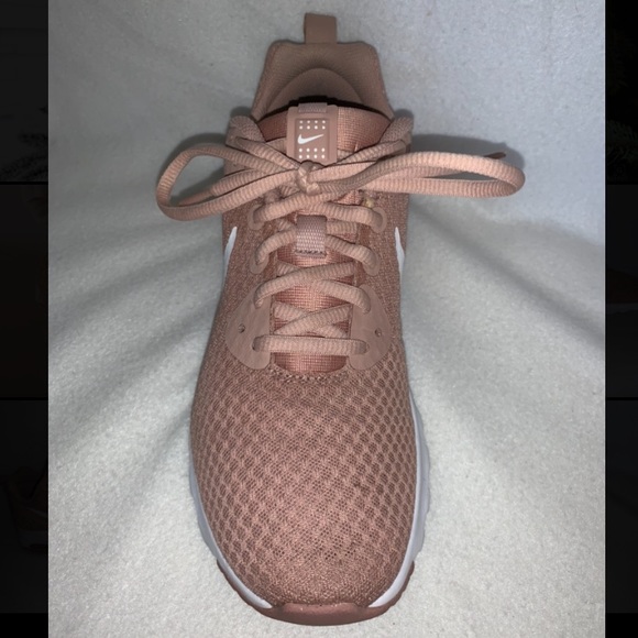 NIKE Women’s Air Max Motion LW - Picture 2 of 5